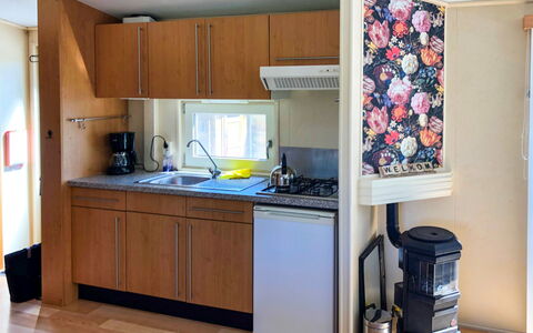 Wieringen 200: Cabinetry, Countertop, Køkkenvask, Produkt, Bygning, Håndvask, Køkken Apparat, Komfur, Indretning, Træ