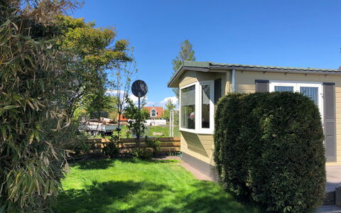 Wieringen 200: Plante, Møbel, Himmel, Ejendom, Bord, Bygning, Sky, Vindue, Stol, Udendørs Møbler