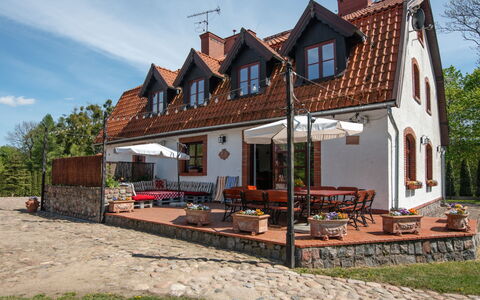 Osada Ulnowo: Bygning, Vindue, Hus, Hjem, Sommerhus, Tag, Facade, Boligområde, Dør, Stuehus