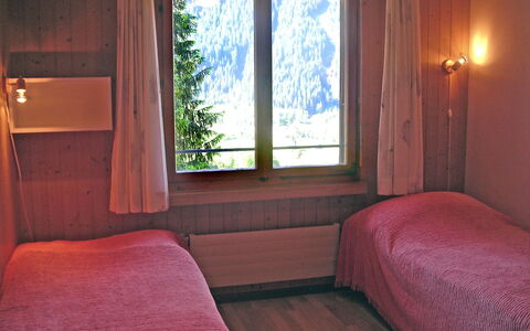 Chalet Almis 5: Vindue, Komfort, Plante, Træ, Textile, Skygge, Bygning, Arkitektur, Indretning