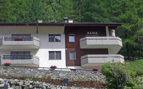 Alba: Plante, Ejendom, Bygning, Vindue, Træ, Vegetationen, Hus, Facade, Landskab, Sommerhus