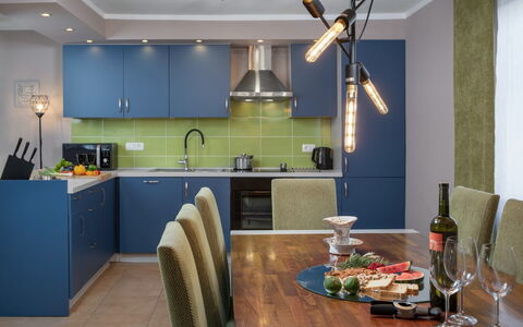Villa Puntizela: Værelse, Countertop, Grøn, Møbel, Ejendom, Indretning, Køkken, Bygning, Loft, Cabinetry