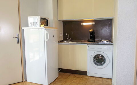 Le Méditerranée: Cabinetry, Køkken Apparat, Countertop, Komfur, Bygning, Husholdningsapparat, Vaskerum, Køkken, Cooktop, Komfur