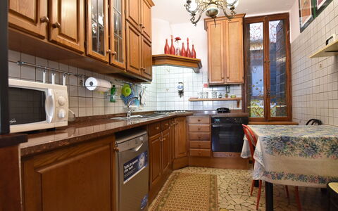 Piano Nobile: Cabinetry, Countertop, Ejendom, Møbel, Køkken, Træ, Skuffe, Belysning, Indretning, Billedramme