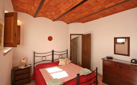 Pienza: Soveværelse, Seng, Værelse, Møbel, Ejendom, Bygning, Indretning, Loft, Sengetøj, Bed Frame
