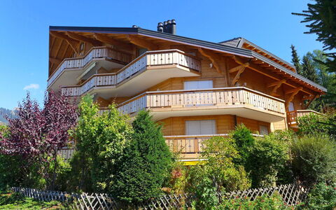 Villars 785: Himmel, Plante, Bygning, Ejendom, Plantesamfund, Vindue, Træ, Hus, Naturlige Landskab, Land Lot