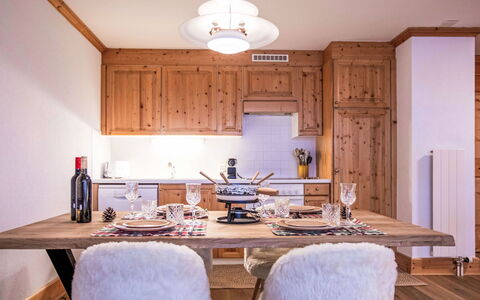 Villars 785: Møbel, Træ, Indretning, Hjem, Loft, Lysarmatur, Køkken & Spisebord, Værelse, Cabinetry, Spisestue