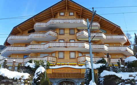 Villars 785: Himmel, Bygning, Sne, Vindue, Plante, Hus, Urban Design, Træ, Boligområde, Træ