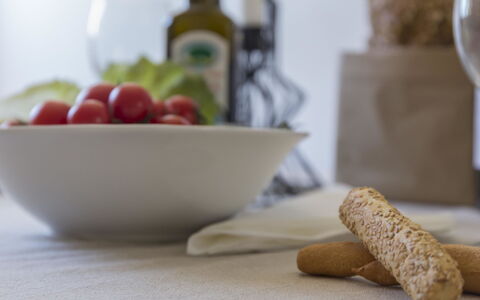 Cava Larica: Mad, Bordservice, Tallerkner, Bord, Plante, Ingrediens, Frugt, Serveware, Træ