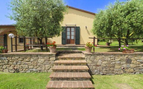 Podere Marcigliano: Have, Sommerhus, Stuehus, Skygge, Landscaping, Estate, Gård, Backyard, Stenmur, Hacienda