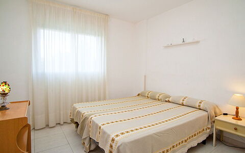 Cambrils 180: Soveværelse, Seng, Møbel, Værelse, Ejendom, Sengetøj, Bed Frame, Indretning, Madras, Væg
