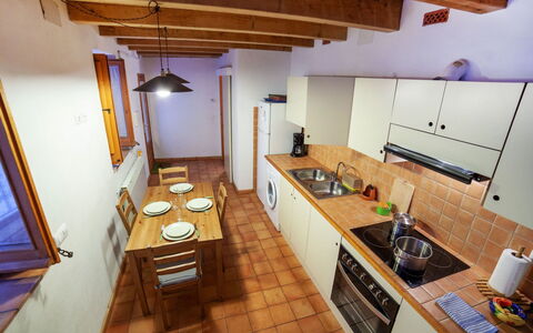 Sant Joan: Ejendom, Cabinetry, Møbel, Countertop, Træ, Håndvask, Komfur, Indretning, Arkitektur, Køkkenvask