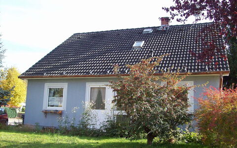 Allmendgasse: Plante, Bygning, Himmel, Vindue, Sky, Hus, Land Lot, Træ, Sommerhus, Græs