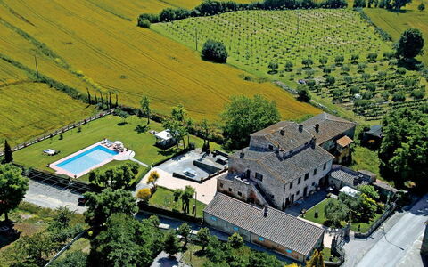 Villa Giare: Luftfotografering, Fugleperspektiv, Landdistrikt, Landskab, Land Lot, Farm, Boligområde, Mark, Bjerglandsby, Fotografering