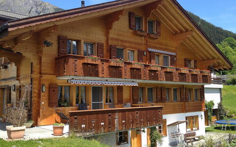 Ufem Stutz: Ejendom, Hus, Bygning, Ejendom, Hjem, Estate, Tag, Facade, Stuehus, Sommerhus
