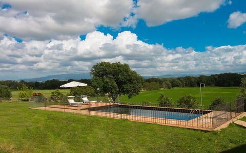 Sweet Maremma: Himmel, Sky, Natur, Grøn, Naturlige Landskab, Ejendom, Naturligt Miljø, Daytime, Land Lot, Græs