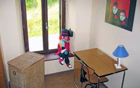 Gîte Rural Mamijana: Værelse, Ejendom, Bord, Møbel, Hus, Indretning, Etage, Træ, Kunst, Hårdttræ