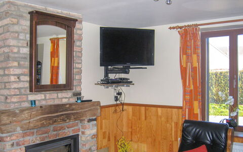 Gîte Rural Mamijana: Ejendom, Møbel, Spejl, Bygning, Television, Couch, Træ, Indretning, Belysning, Stue