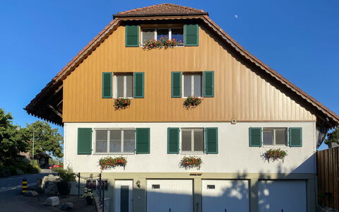 Wangenried 100: Himmel, Bygning, Vindue, Ejendom, Plante, Blå, Hus, Hældning, Træ, Sommerhus