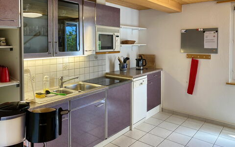 Wangenried 100: Cabinetry, Countertop, Køkkenvask, Ejendom, Håndvask, Tap, Køkken Apparat, Komfur, Husholdningsapparat, Køkken