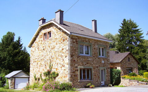 Vielsalm: Plante, Himmel, Bygning, Vindue, Træ, Hus, Land Lot, Sommerhus, Boligområde