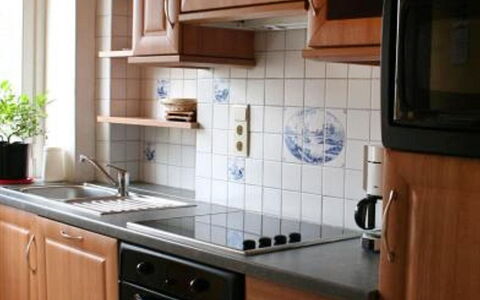 Vielsalm: Countertop, Cabinetry, Ejendom, Køkken, Værelse, Møbel, Flise, Komfur, Skuffe, Håndvask