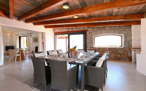 Paradiso: Værelse, Ejendom, Bygning, Spisestue, Møbel, Indretning, Hus, Loft, Etage, Bjælke