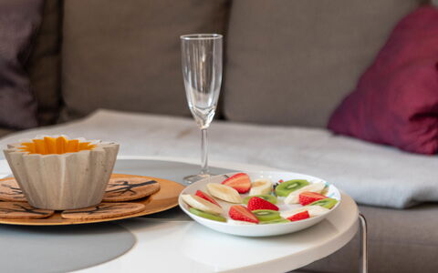 Richtpfad: Bordservice, Møbel, Serveware, Mad, Bord, Tallerkner, Drinkware, Plade, Ingrediens