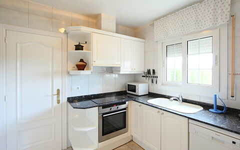 Dirk: Værelse, Ejendom, Møbel, Køkken, Cabinetry, Countertop, Bygning, Indretning, Hus, Ejendom