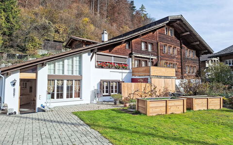 Am Brienzersee: Møbel, Indretning, Gulvbelægning, Etage, Træ, Bord, Værelse, Loft, Belysning, Lejlighed