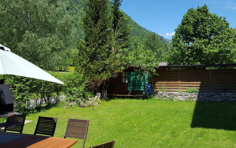 Charlotte 50604-002146-2020: Ejendom, Gård, Grøn, Græs, Backyard, Hus, Naturlige Landskab, Lawn, Have, Træ