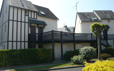 Cabourg 40: Ejendom, Hus, Hjem, Boligområde, Kvarter, Bygning, Ejendom, Arkitektur, Tag, Estate
