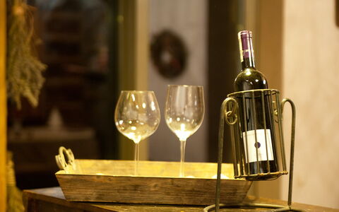 Moja Mała Toskania: Bordservice, Flaske, Drinkware, Glasservice, Bord, Barware, Vin, Glas Flaske, Belysning, Træ