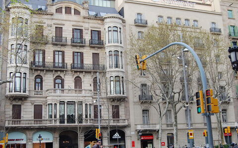 Plaza de Catalunya - Pso. de Gracia: Bygning, Arkitektur, Kvarter, Milepæl, Stad, City, Blandet Brug, Facade, Byområde, Menneskelig Bosættelse