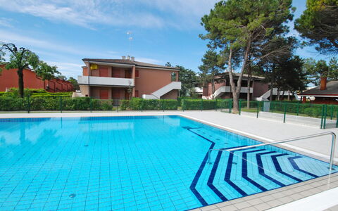 Villaggio Azzurro: Vand, Himmel, Plante, Sky, Ejendom, Bygning, Svømmepøl, Møbel, Stol, Azure