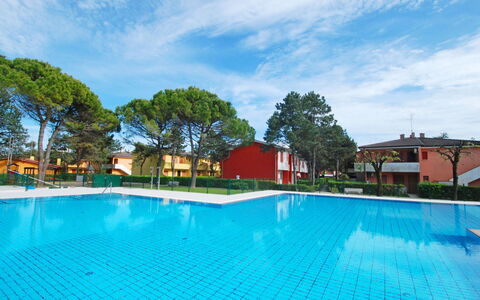 Villaggio Azzurro: Vand, Himmel, Sky, Plante, Ejendom, Svømmepøl, Blå, Træ, Bygning, Krop Af Vand