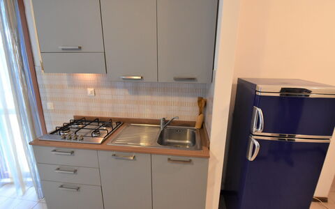 Bibione 360: Cabinetry, Gaskomfur, Komfur, Cooktop, Køkken Apparat, Countertop, Køkken, Husholdningsapparat, Komfur, Indretning