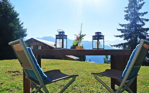 Verbier 390: Bord, Møbel, Himmel, Græs, Træ, Bjerg, Picnic Bord, Landskab, Fritid, Ferie