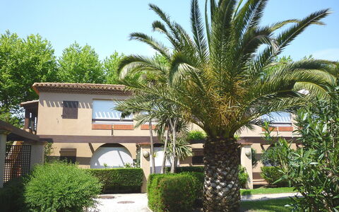 Saint Cyprien 160: Himmel, Plante, Ejendom, Bygning, Vindue, Hus, Træ, Skygge, Vegetationen, Terrestrisk Plant