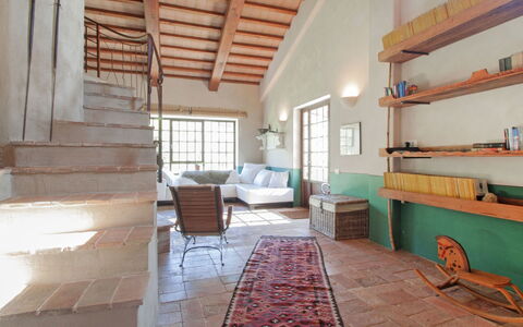 Nest: Værelse, Ejendom, Bygning, Indretning, Hus, Møbel, Etage, Ejendom, Loft, Loft