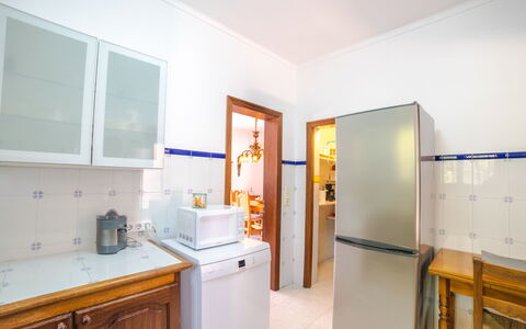 Sanso: Cabinetry, Countertop, Køkkenvask, Bygning, Køkken Apparat, Håndvask, Indretning, Træ, Husholdningsapparat