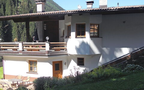 Conny: Hus, Ejendom, Bygning, Tag, Hjem, Arkitektur, Ejendom, Villa, Himmel, Sommerhus