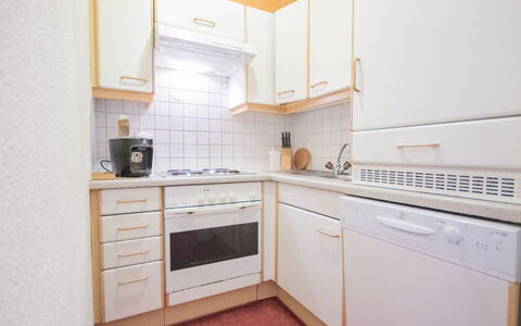 Conny: Cabinetry, Countertop, Bygning, Køkken Apparat, Komfur, Cooktop, Skuffe, Husholdningsapparat, Køkken, Komfur
