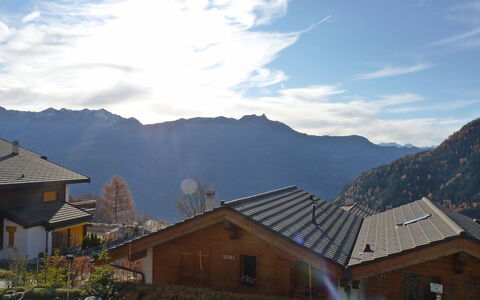 Le Cornalin 2: Bjergrige Landskabsformer, Bjerg, Himmel, Bjerglandsby, Bjergkæde, Tag, Alps, Hill Station, Ejendom, Sky