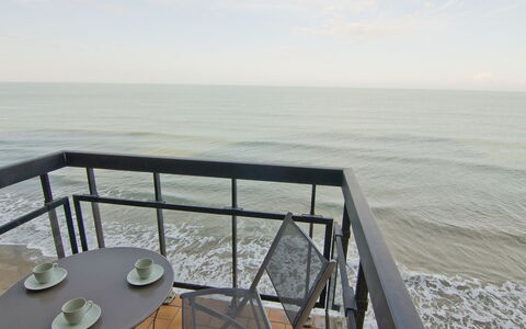 Les Flots: Ejendom, Hav, Ocean, Vand, Horisont, Bord, Kyst, Arkitektur, Gelænder, Himmel