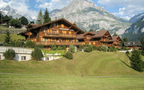 Chalet Nagano: Bjergkæde, Bjergrige Landskabsformer, Bjerglandsby, Bjerg, Naturlige Landskab, Hill Station, Alps, Ejendom, Hjem, Hus