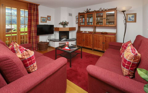 Chalet Nagano: Møbel, Indretning, Gulvbelægning, Værelse, Loft, Couch, Stue, Bord, Etage, Television