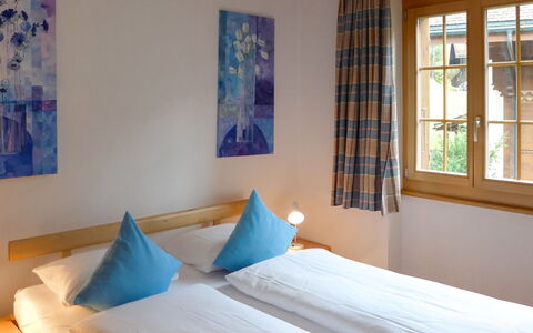Chalet Nagano: Ejendom, Møbel, Vindue, Blå, Komfort, Bygning, Azure, Textile, Træ, Skygge