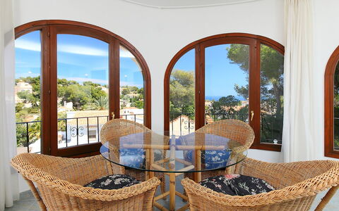 Balcon al Mar: Ejendom, Værelse, Wicker, Ejendom, Møbel, Bord, Indretning, Hjem, Bygning, Hus