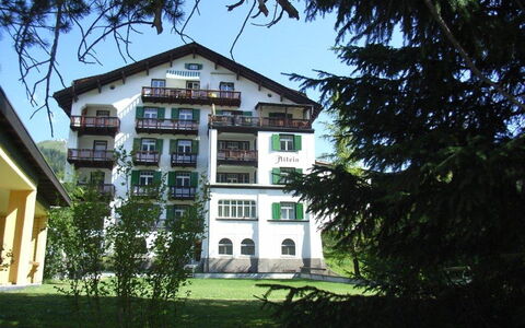 Haus Altein Apartment Nr. 4: Hus, Hjem, Ejendom, Bygning, Ejendom, Arkitektur, Estate, Træ, Himmel, Mansion